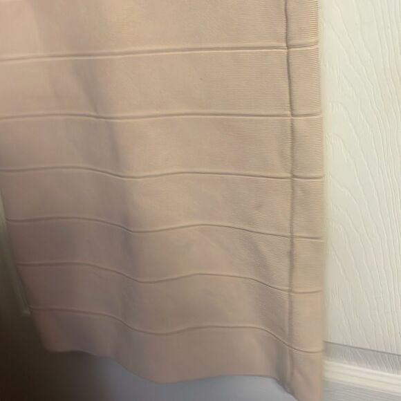 BCBG MaxAzria Ribbed  SkirtSize Small EUC - Picture 6 of 9